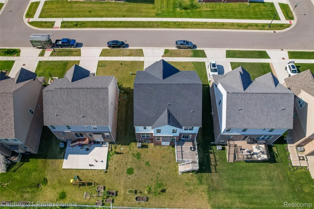 8580 Pioneer Street Washington Township, MI 48094
