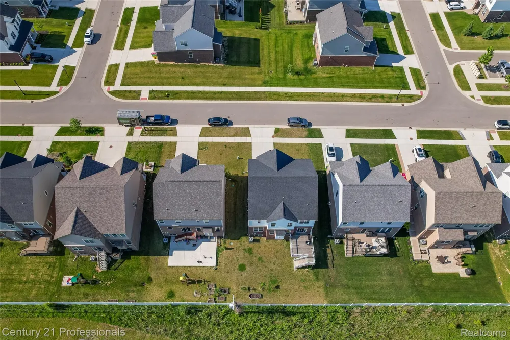 8580 Pioneer Street Washington Township, MI 48094