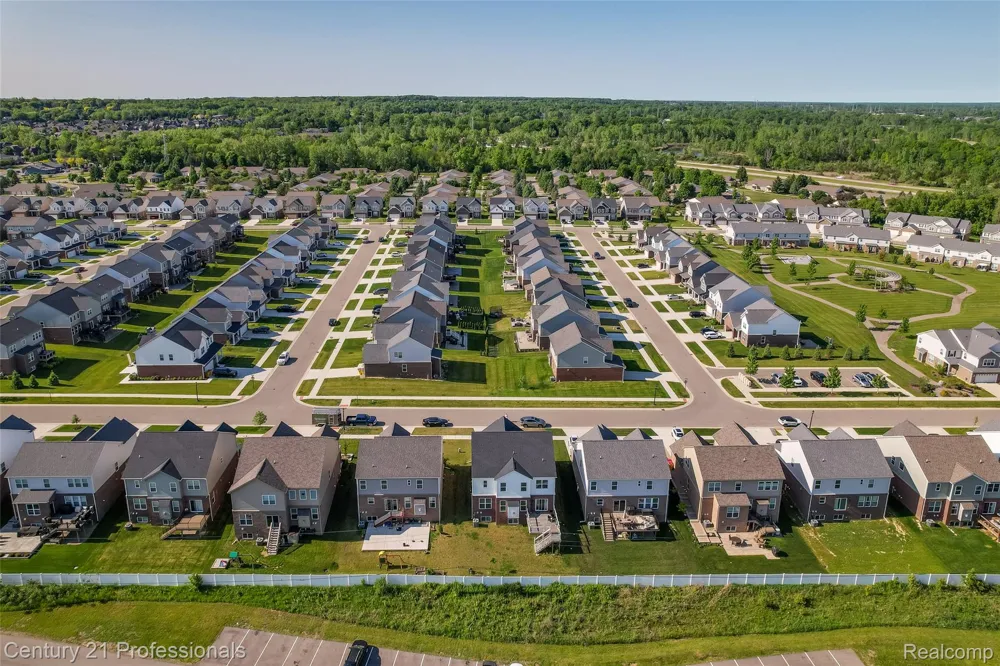 8580 Pioneer Street Washington Township, MI 48094