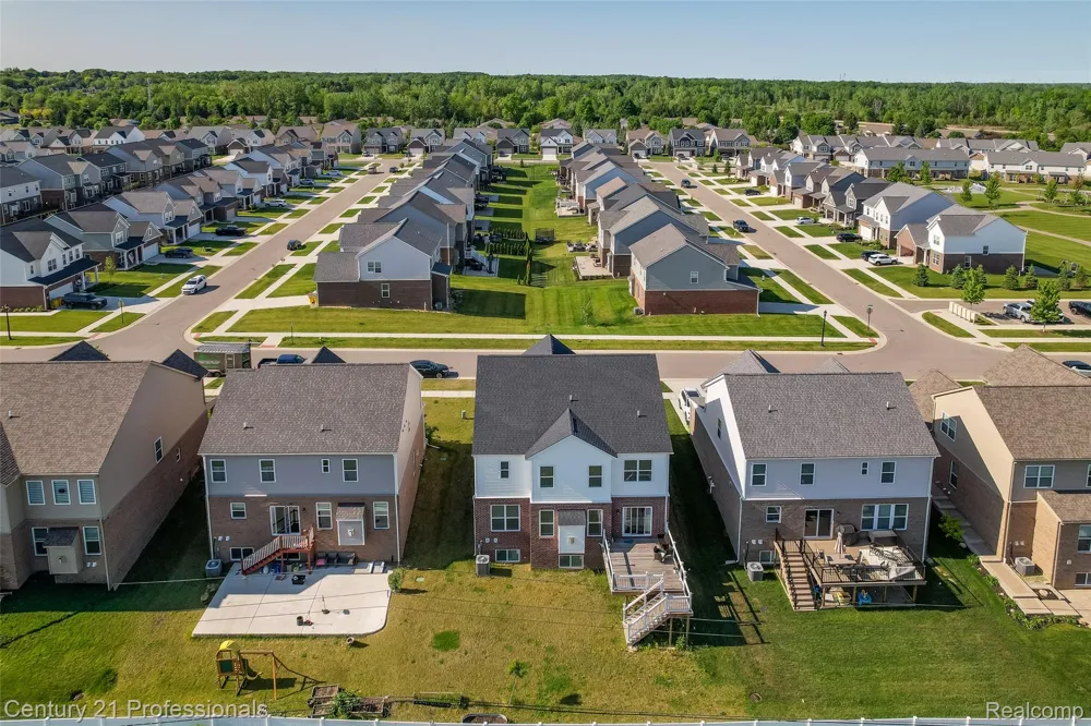 8580 Pioneer Street Washington Township, MI 48094