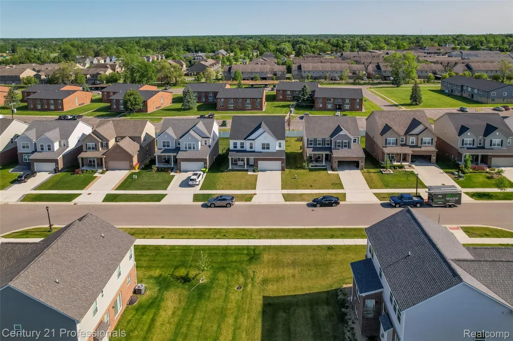 8580 Pioneer Street Washington Township, MI 48094