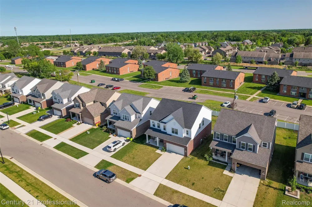8580 Pioneer Street Washington Township, MI 48094