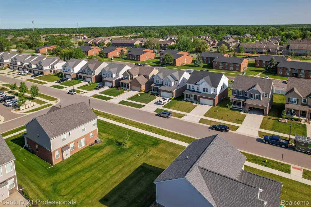 8580 Pioneer Street Washington Township, MI 48094