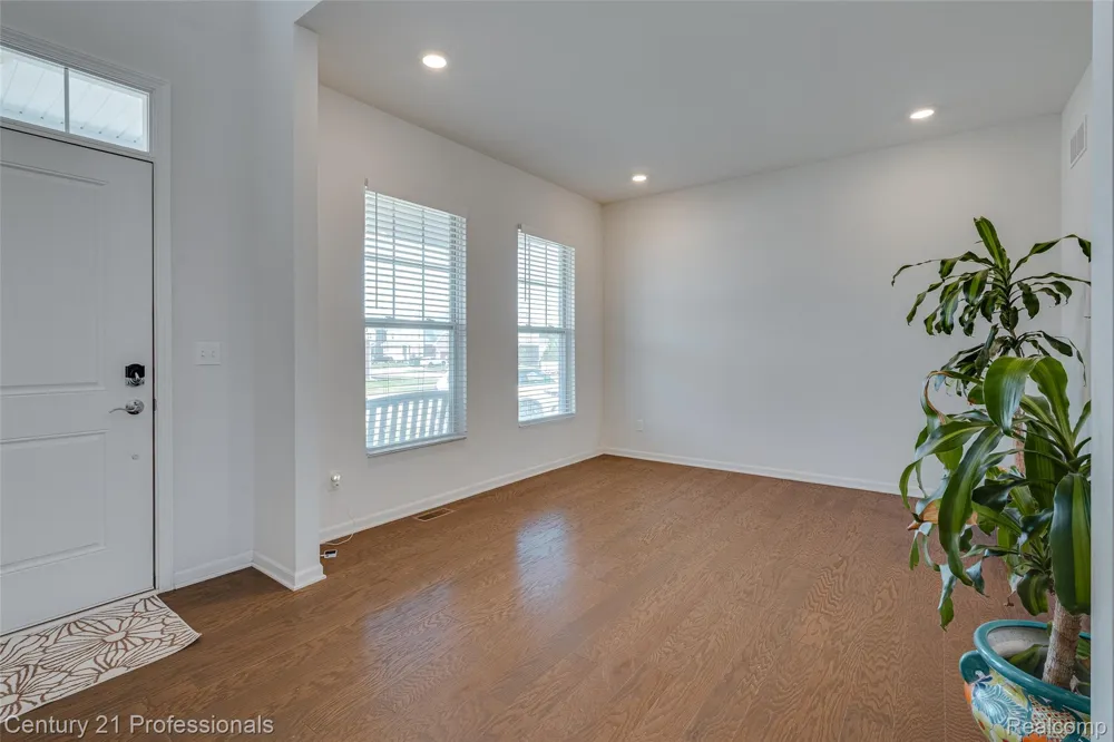 8580 Pioneer Street Washington Township, MI 48094