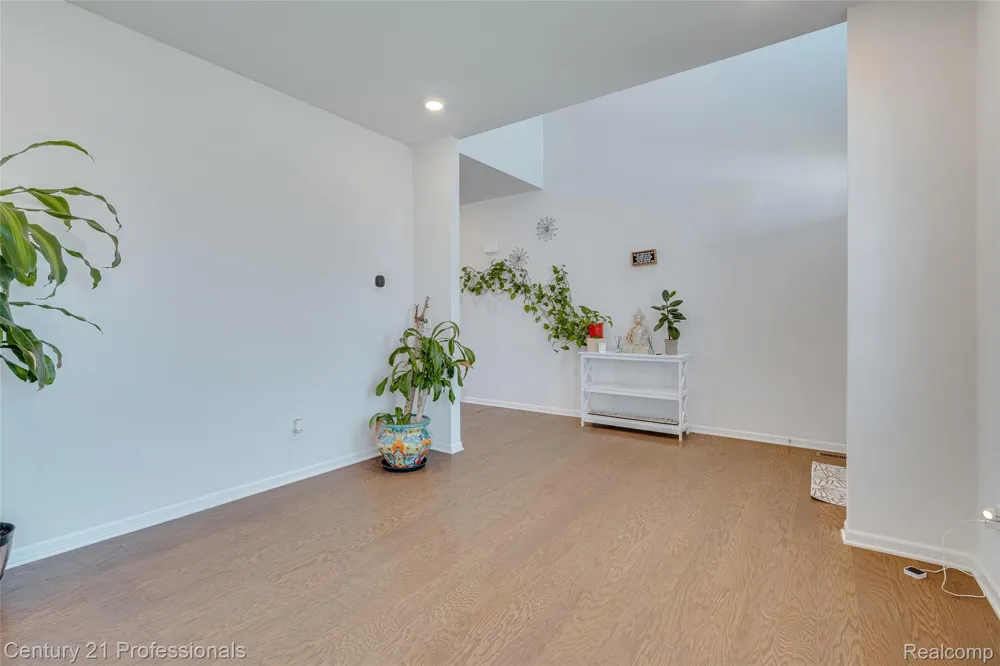 8580 Pioneer Street Washington Township, MI 48094