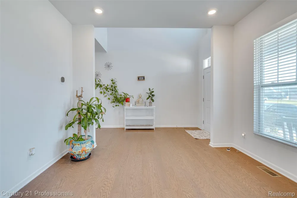 8580 Pioneer Street Washington Township, MI 48094