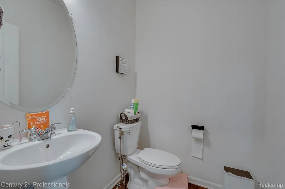 8580 Pioneer Street Washington Township, MI 48094