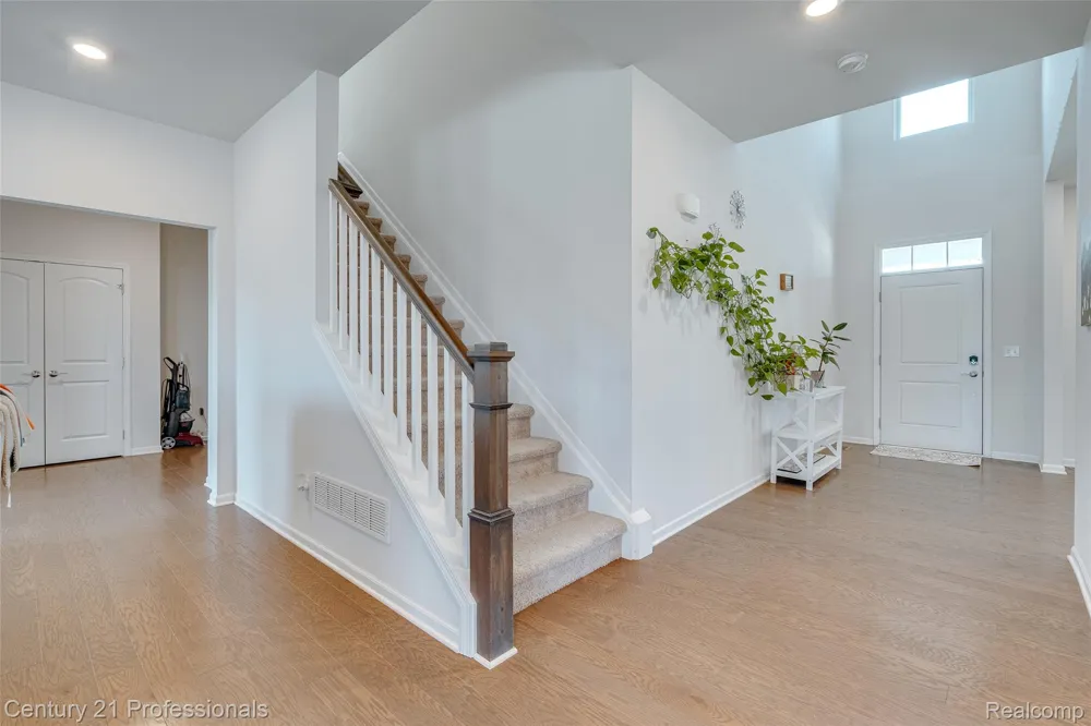 8580 Pioneer Street Washington Township, MI 48094