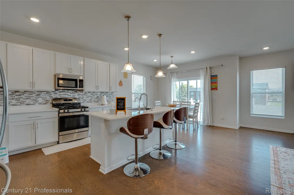 8580 Pioneer Street Washington Township, MI 48094