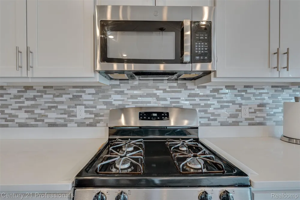 8580 Pioneer Street Washington Township, MI 48094