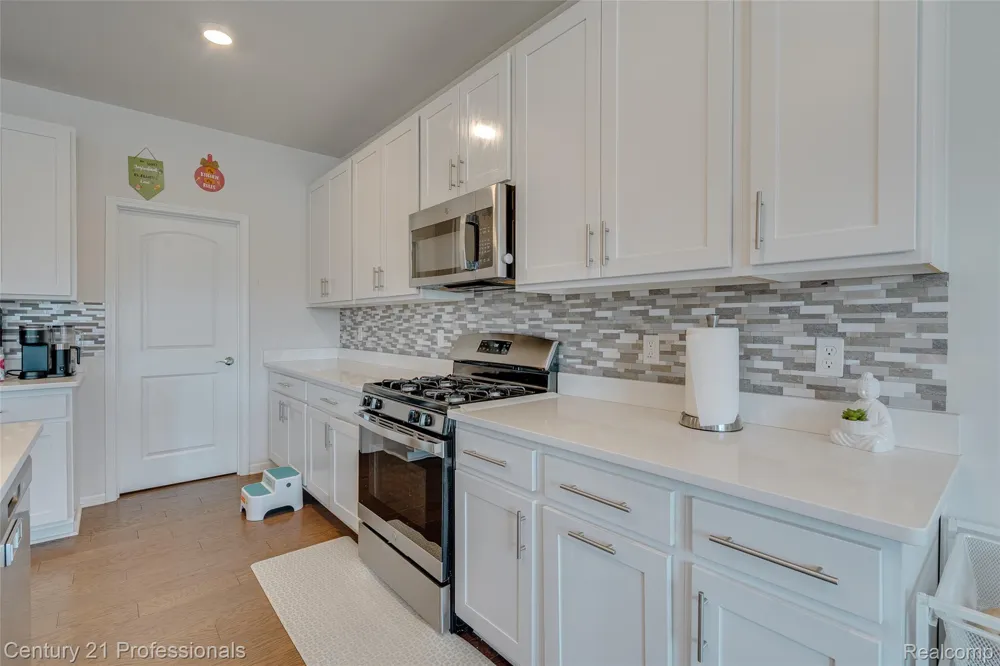 8580 Pioneer Street Washington Township, MI 48094