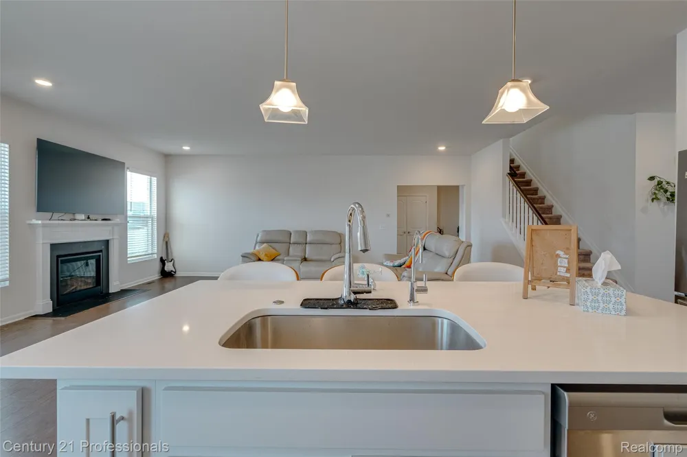 8580 Pioneer Street Washington Township, MI 48094