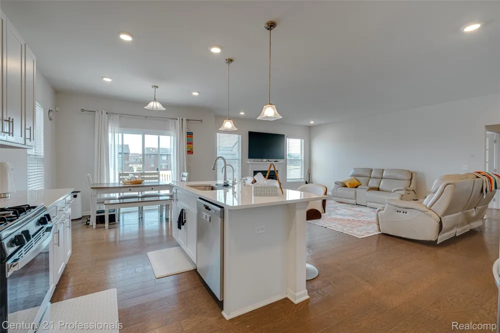 8580 Pioneer Street Washington Township, MI 48094