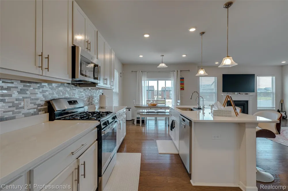 8580 Pioneer Street Washington Township, MI 48094