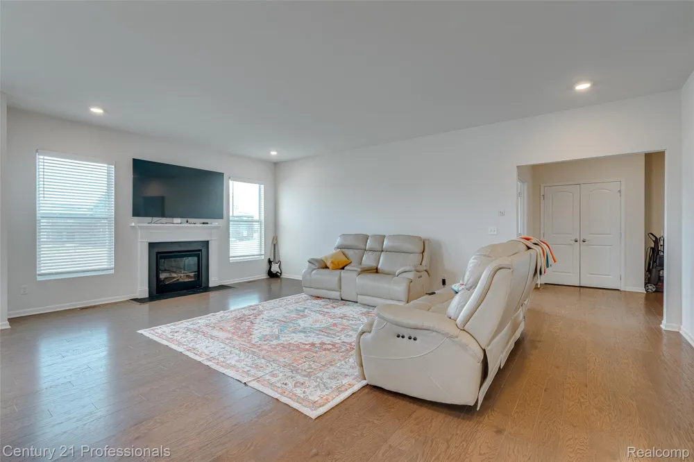8580 Pioneer Street Washington Township, MI 48094
