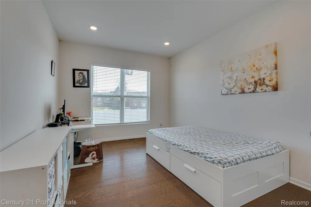 8580 Pioneer Street Washington Township, MI 48094