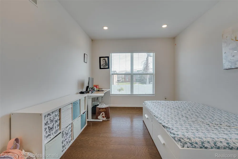 8580 Pioneer Street Washington Township, MI 48094