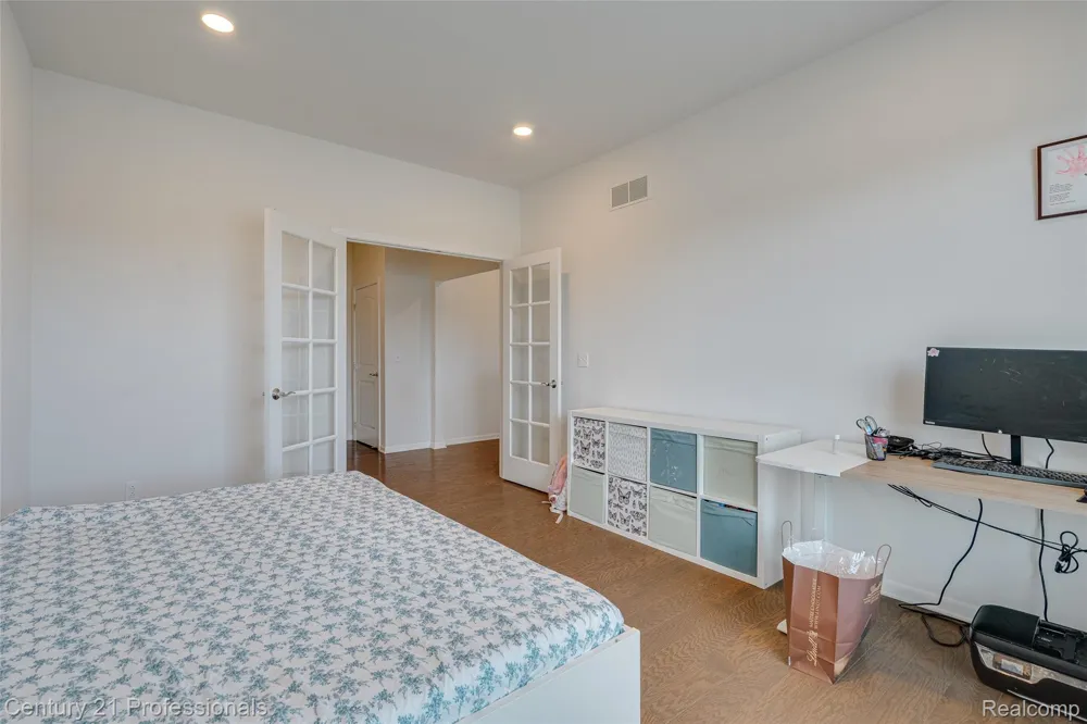 8580 Pioneer Street Washington Township, MI 48094