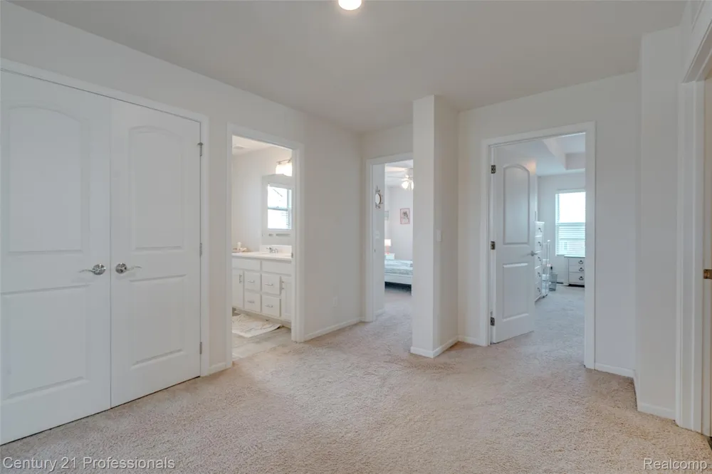 8580 Pioneer Street Washington Township, MI 48094
