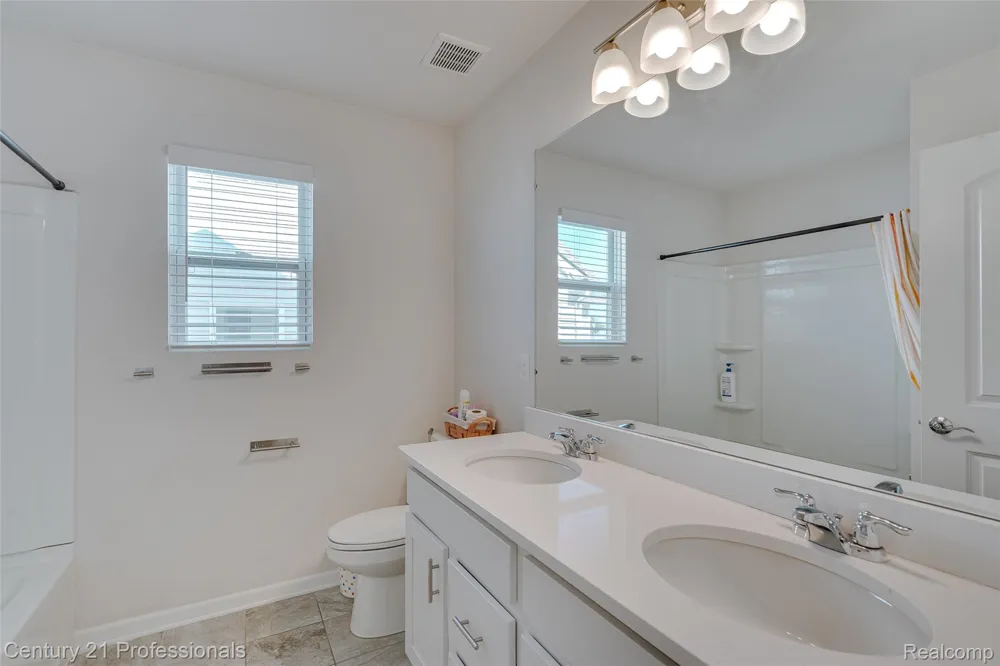8580 Pioneer Street Washington Township, MI 48094