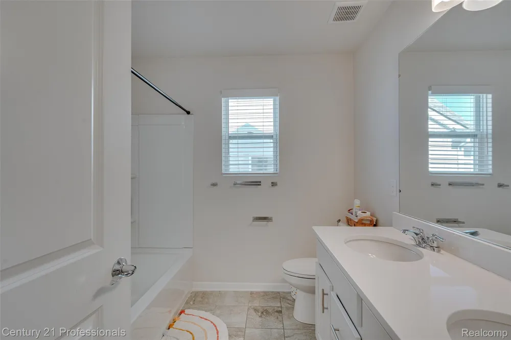 8580 Pioneer Street Washington Township, MI 48094