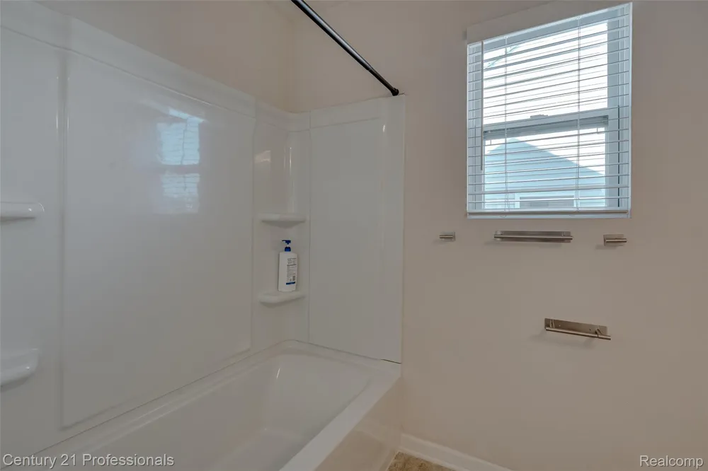 8580 Pioneer Street Washington Township, MI 48094