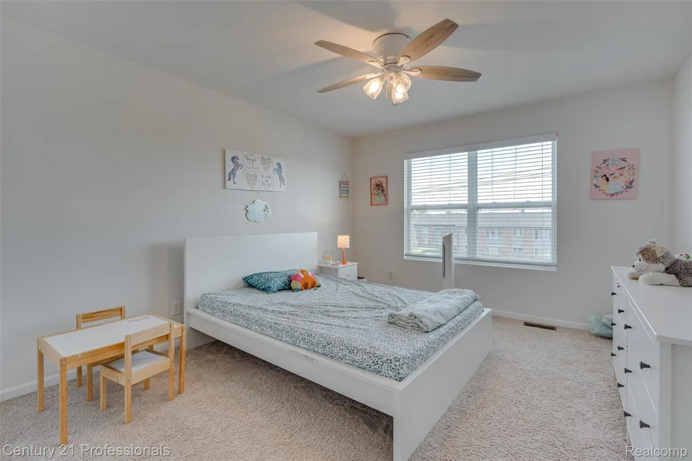 8580 Pioneer Street Washington Township, MI 48094