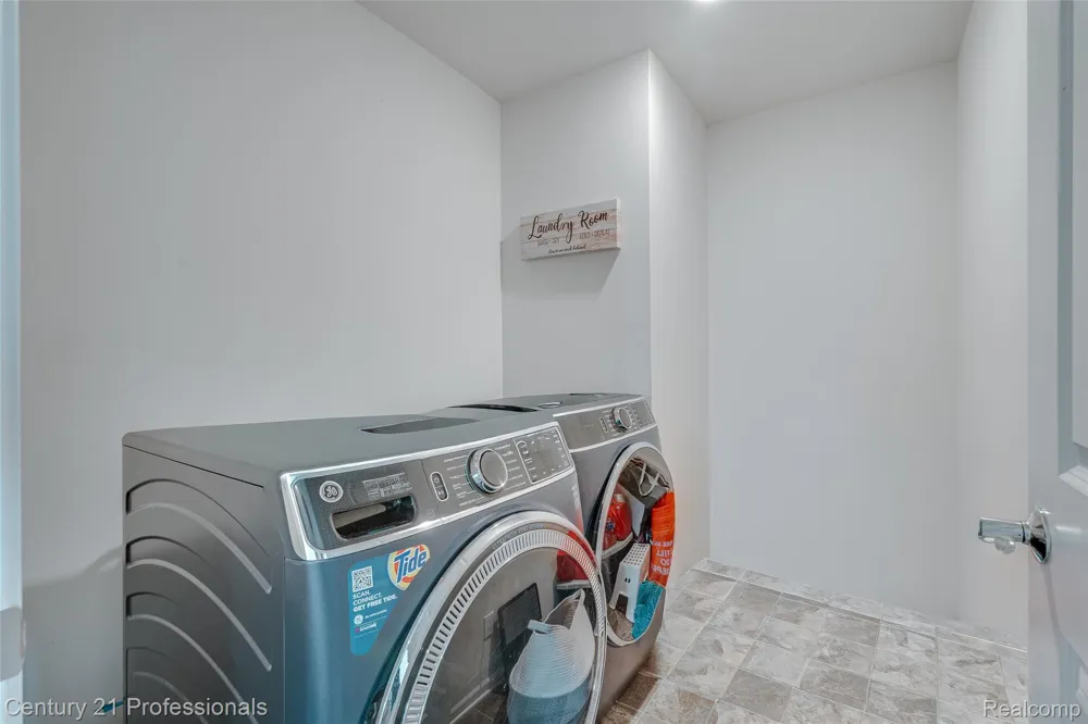 8580 Pioneer Street Washington Township, MI 48094