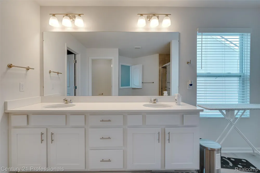 8580 Pioneer Street Washington Township, MI 48094