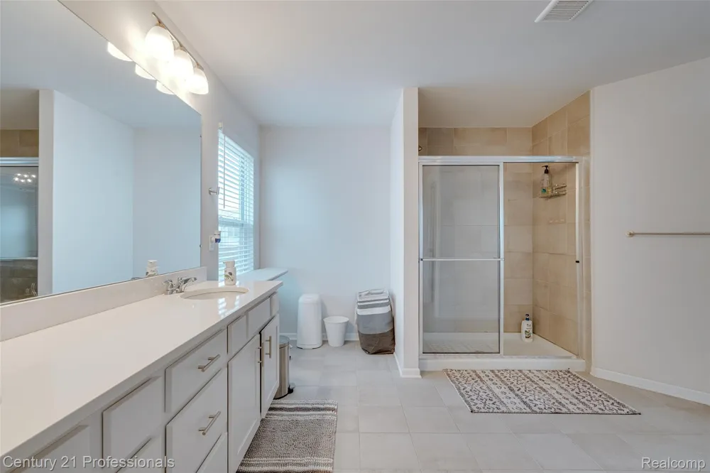 8580 Pioneer Street Washington Township, MI 48094