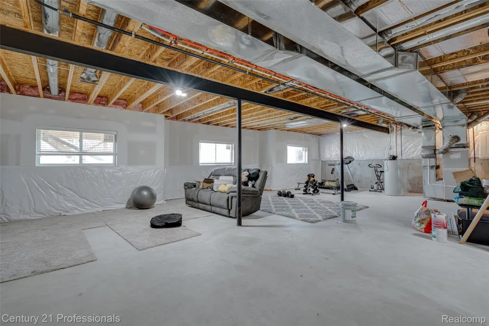 8580 Pioneer Street Washington Township, MI 48094