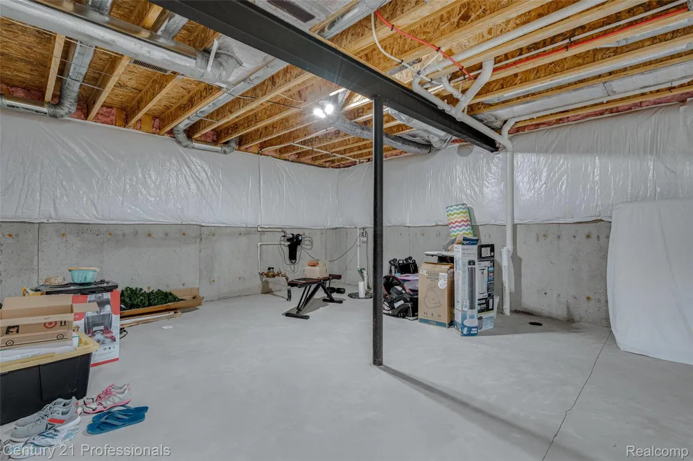 8580 Pioneer Street Washington Township, MI 48094