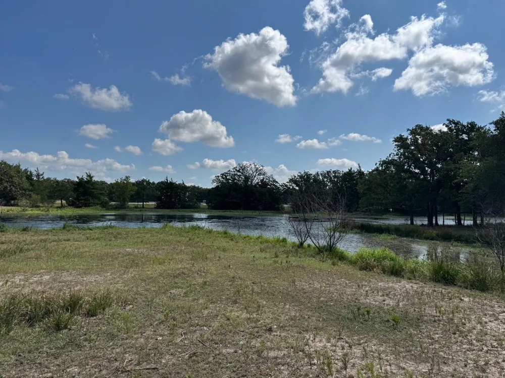 13115 Schoenemann Road Carmine, TX 78932