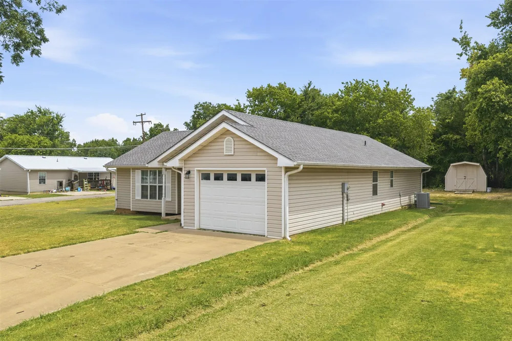 308 4th Davis, OK 73030