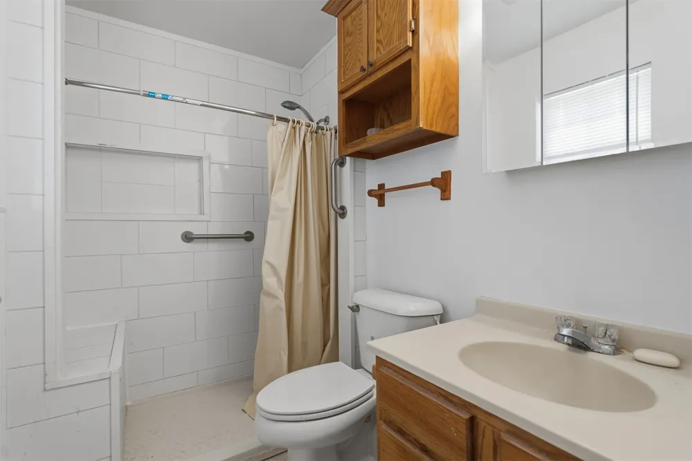 308 4th Davis, OK 73030