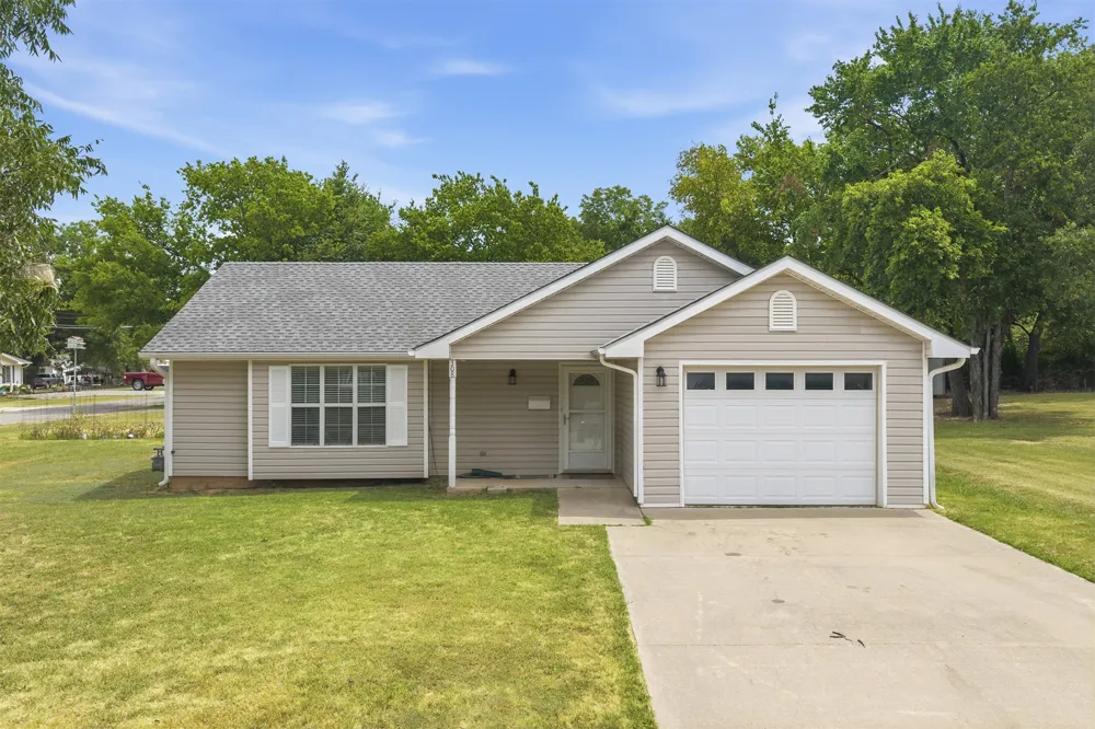 308 4th Davis, OK 73030