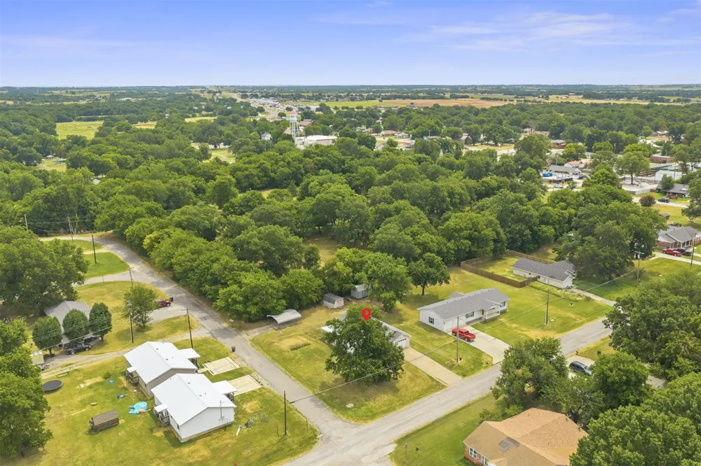 308 4th Davis, OK 73030