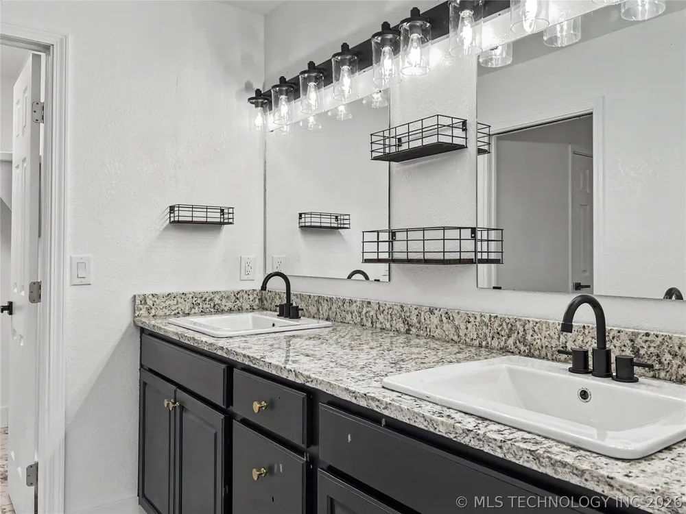21083 S Forrest Drive Tahlequah, OK 74464