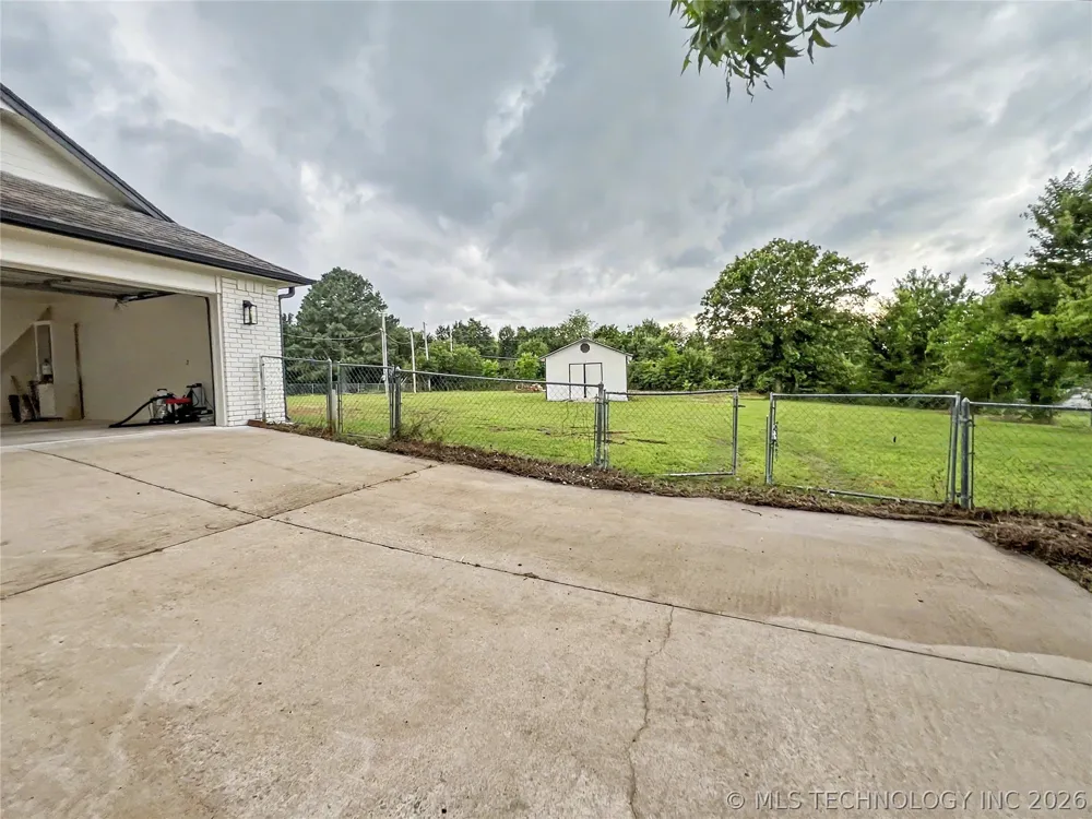 21083 S Forrest Drive Tahlequah, OK 74464