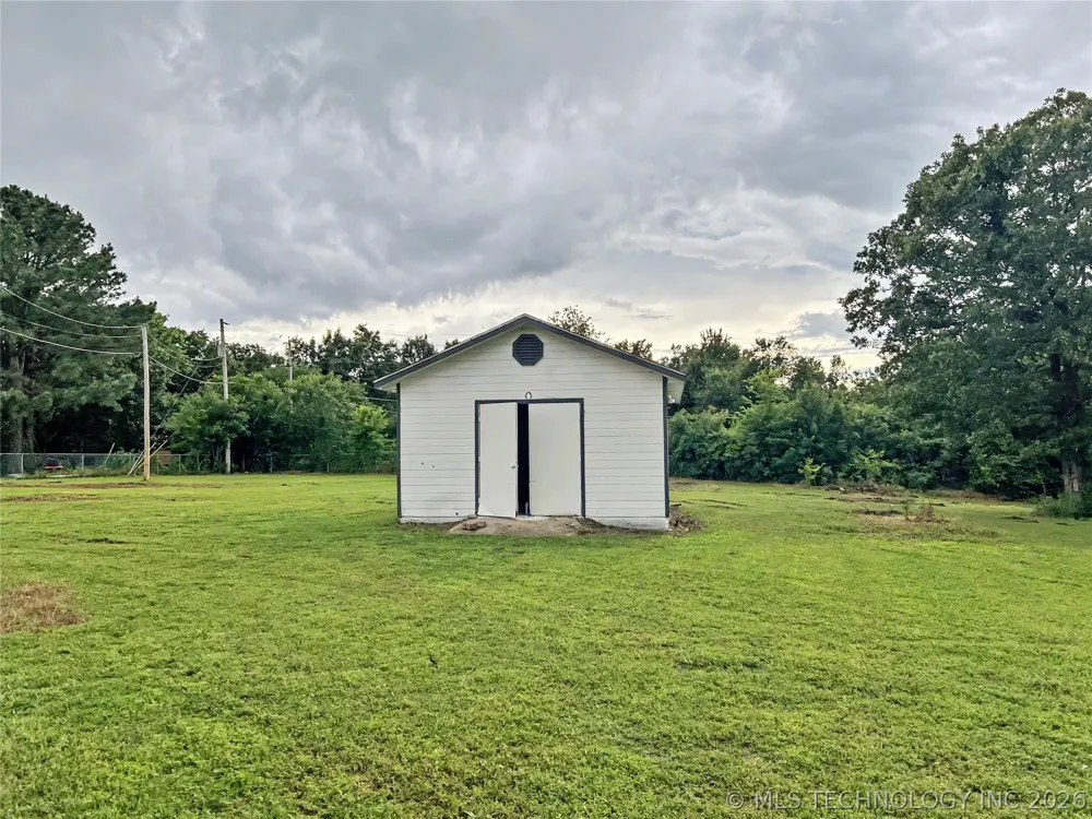 21083 S Forrest Drive Tahlequah, OK 74464