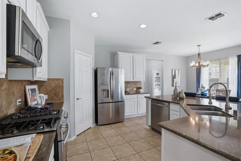 908 Lake Hollow Drive Little Elm, TX 75068