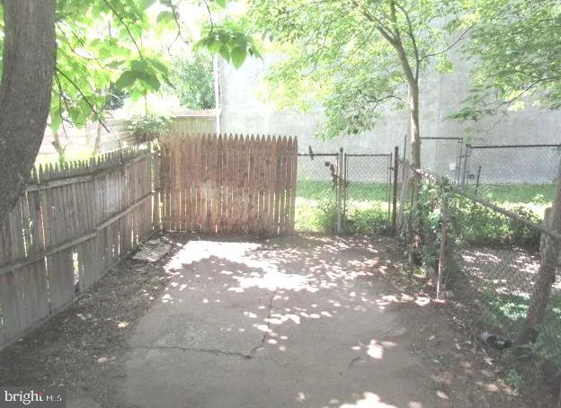 724 SPRUCE STREET Camden, NJ 08103