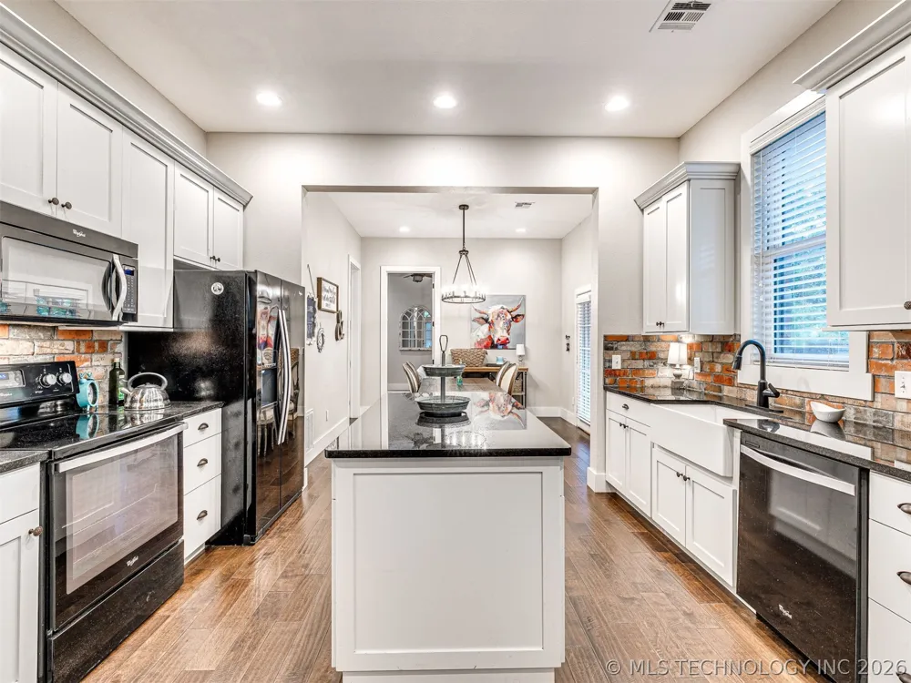 48 Park Street Carlton Landing, OK 74432