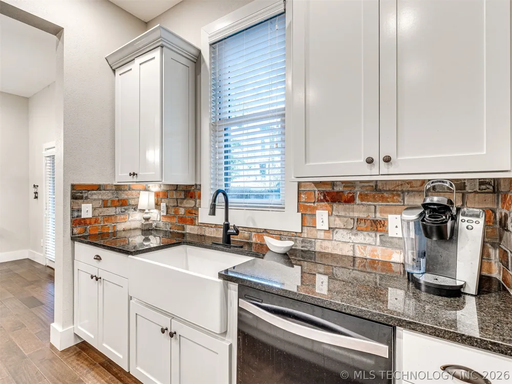 48 Park Street Carlton Landing, OK 74432