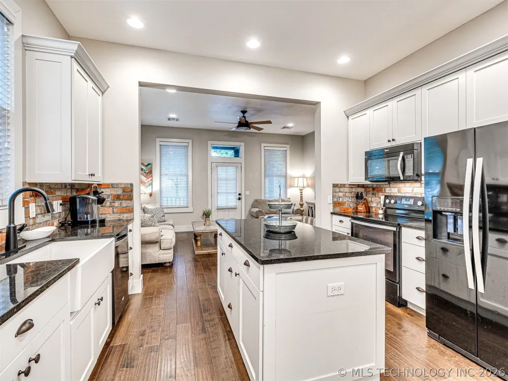 48 Park Street Carlton Landing, OK 74432