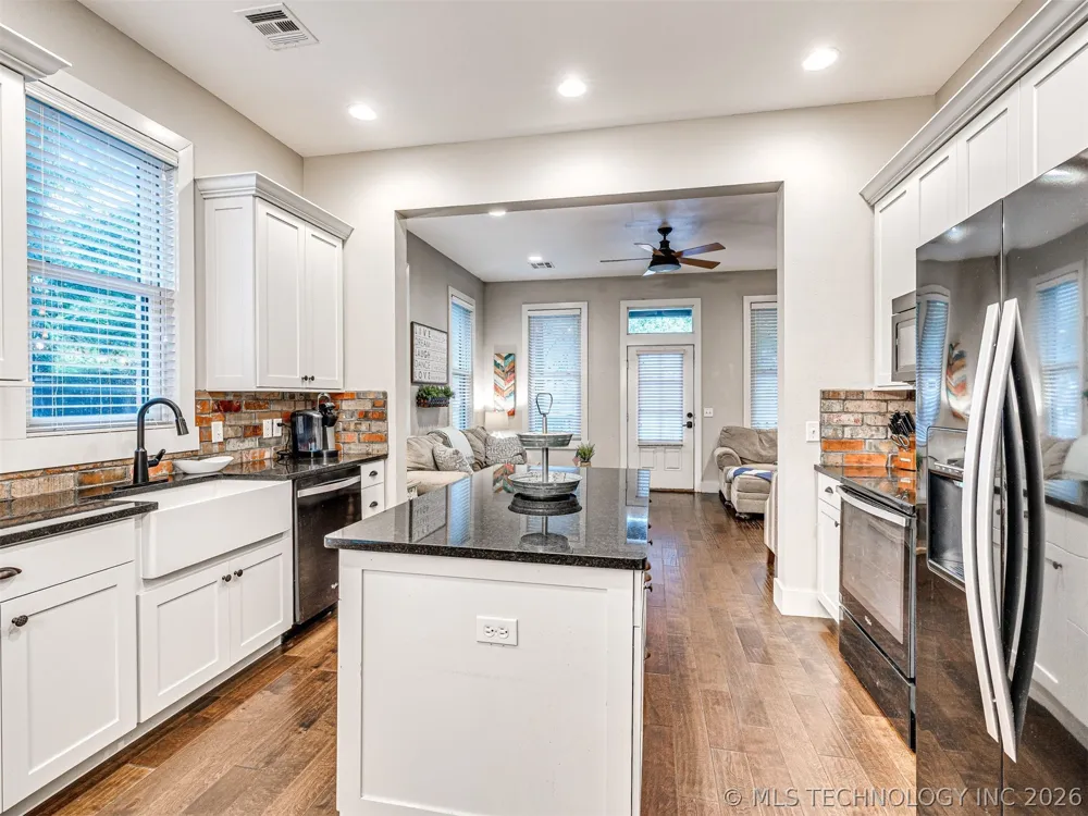 48 Park Street Carlton Landing, OK 74432