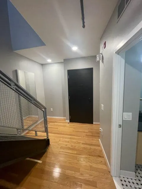 614 TROY #205