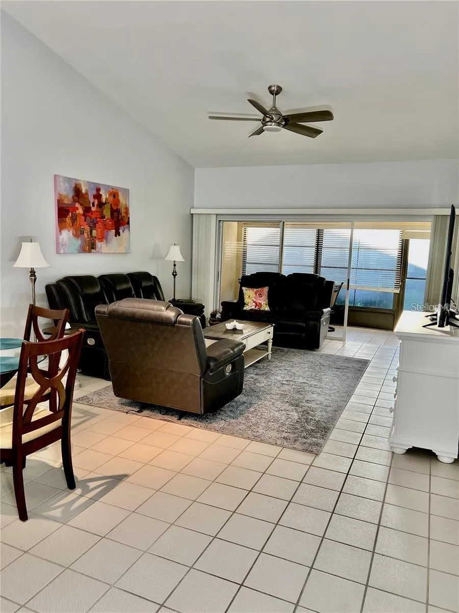 7186 LAKESIDE DRIVE Sarasota, FL 34243