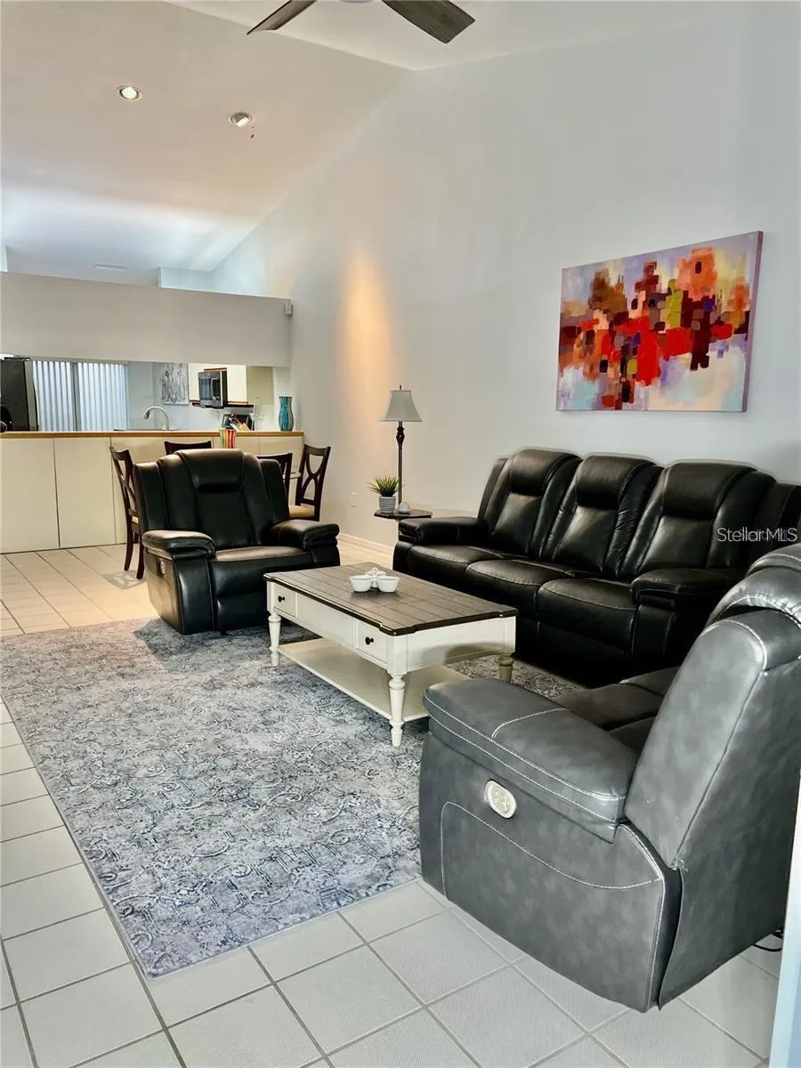 7186 LAKESIDE DRIVE Sarasota, FL 34243