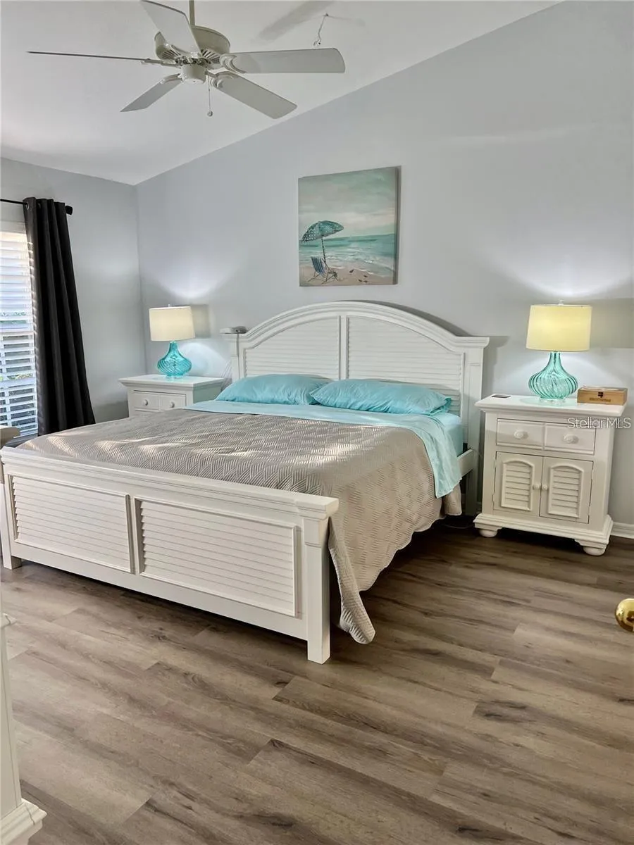 7186 LAKESIDE DRIVE Sarasota, FL 34243